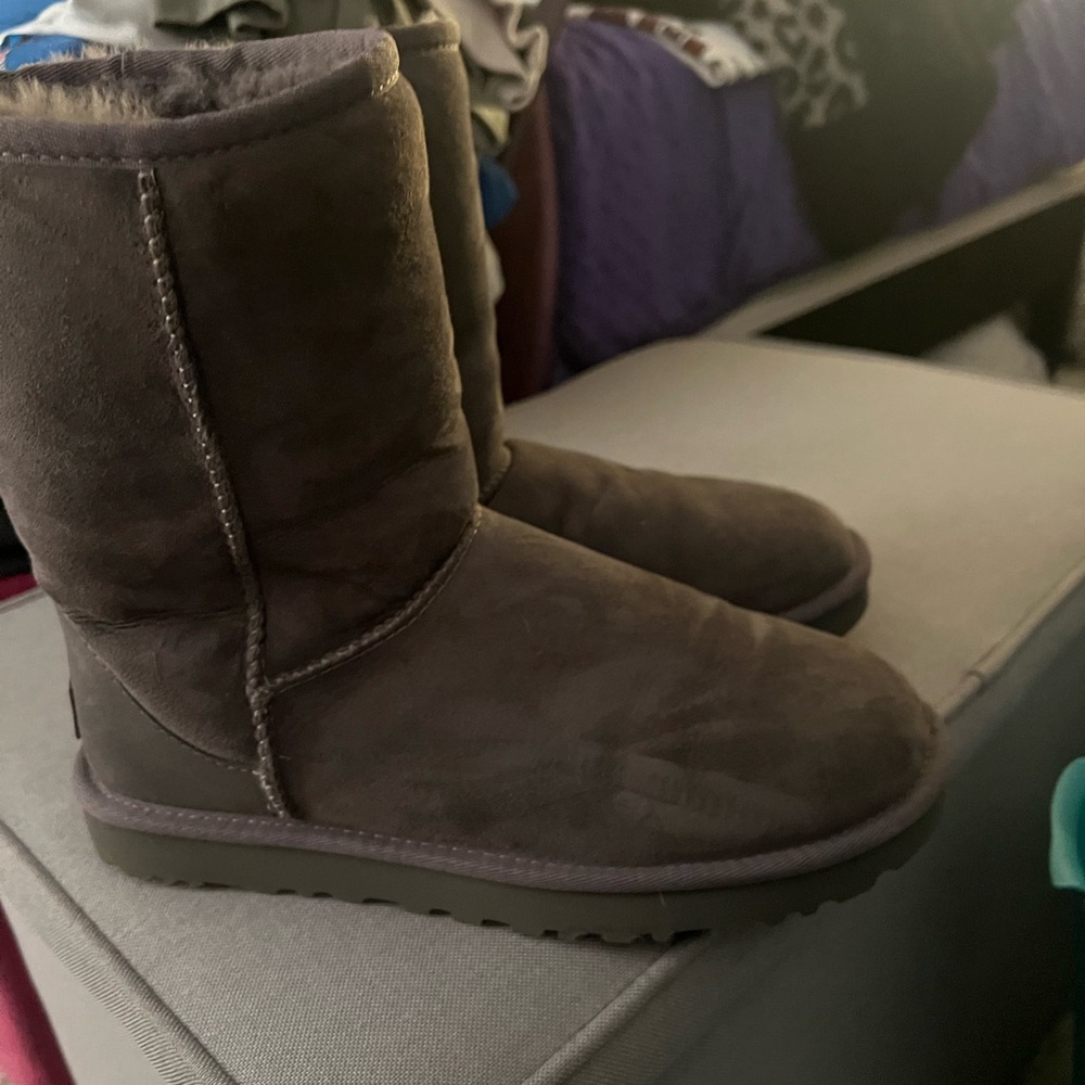 UGGS - Picture 6 of 8